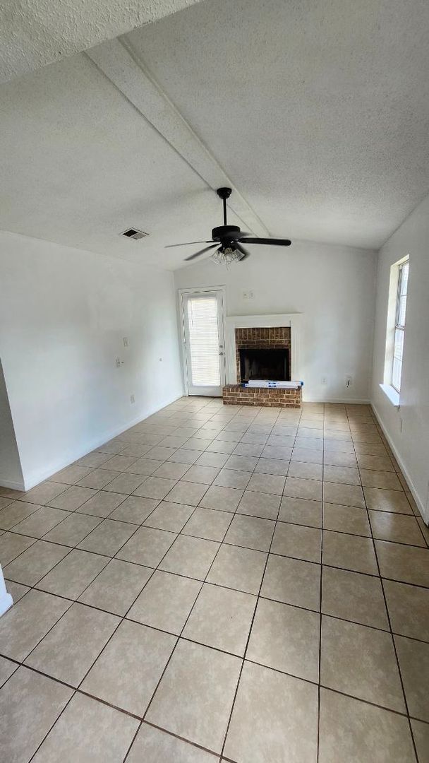 Building Photo - Gulfport 3 Bedroom