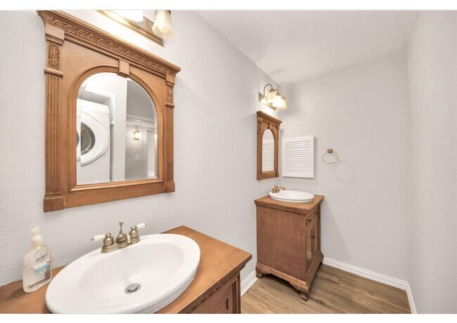 Building Photo - 5711 Sugar Hill Dr