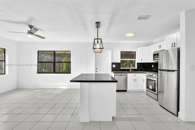 Building Photo - 1515-1517 NW 8th Ave