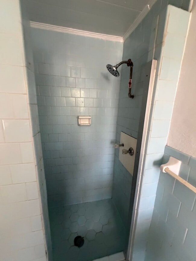 Building Photo - 607 E Gordon St