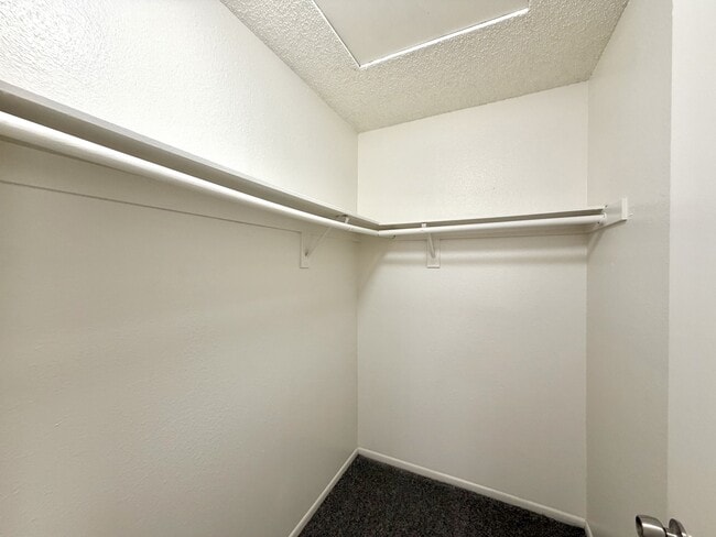 Building Photo - 2660 Twain Dr