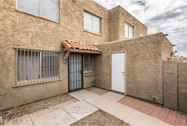 Building Photo - 4522 E Pueblo Ave