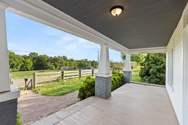 Building Photo - 1542 Boyds Creek Hwy
