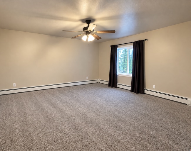 Building Photo - 2498 Schutzen St