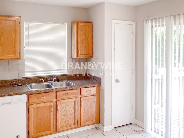 Building Photo - 4392 Westchester Ct