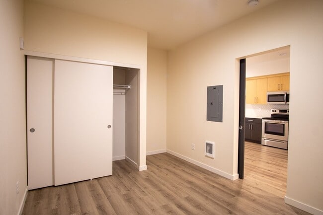 Building Photo - FREE RENT: Spacious 1 Bedroom + Office with Luxe Finishes!