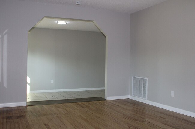 Building Photo - 3 Bedroom 2 Bath W/ Bonus Room In Augusta!