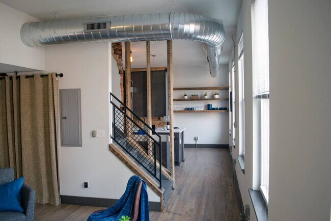 Building Photo - 1424 Pleasant St