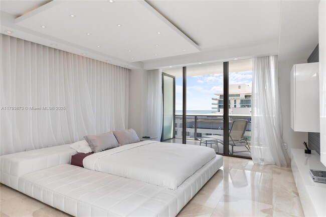 Building Photo - 5875 Collins Ave