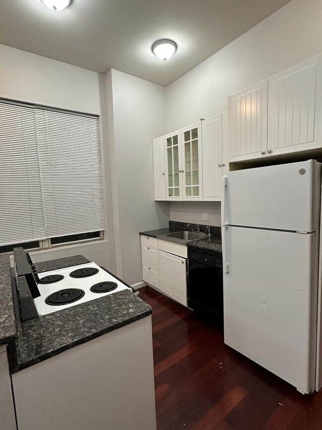 Building Photo - 2215 Eutaw Pl