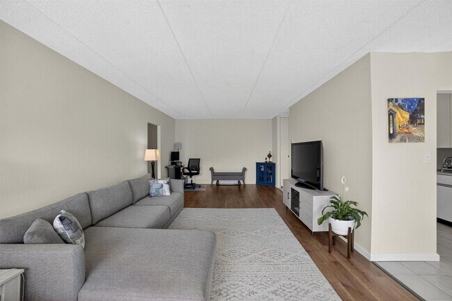 Building Photo - 130 Colonial Pkwy