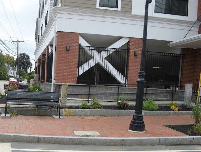 Building Photo - 2 Silver St