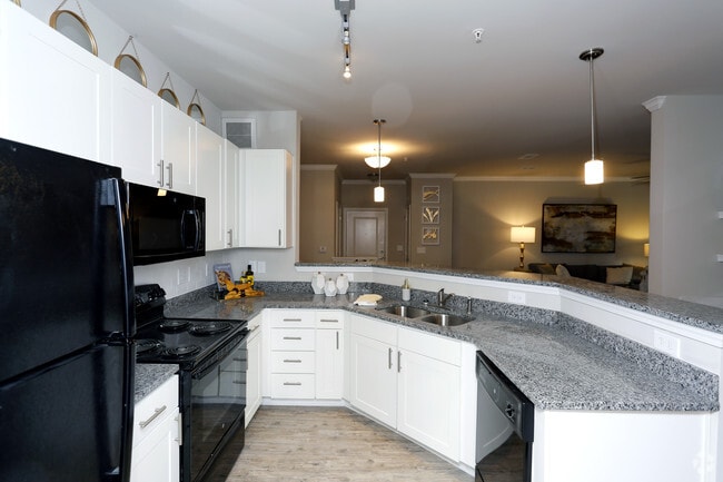 Interior Photo - Sterling Creek at Richmond Hill