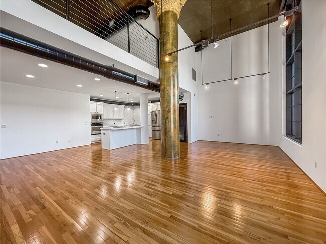 Building Photo - 1005 S Shepherd Dr