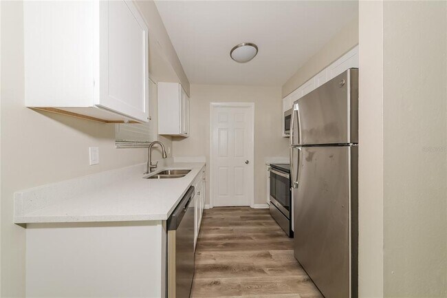 Building Photo - 316 59th Ave Terrace W