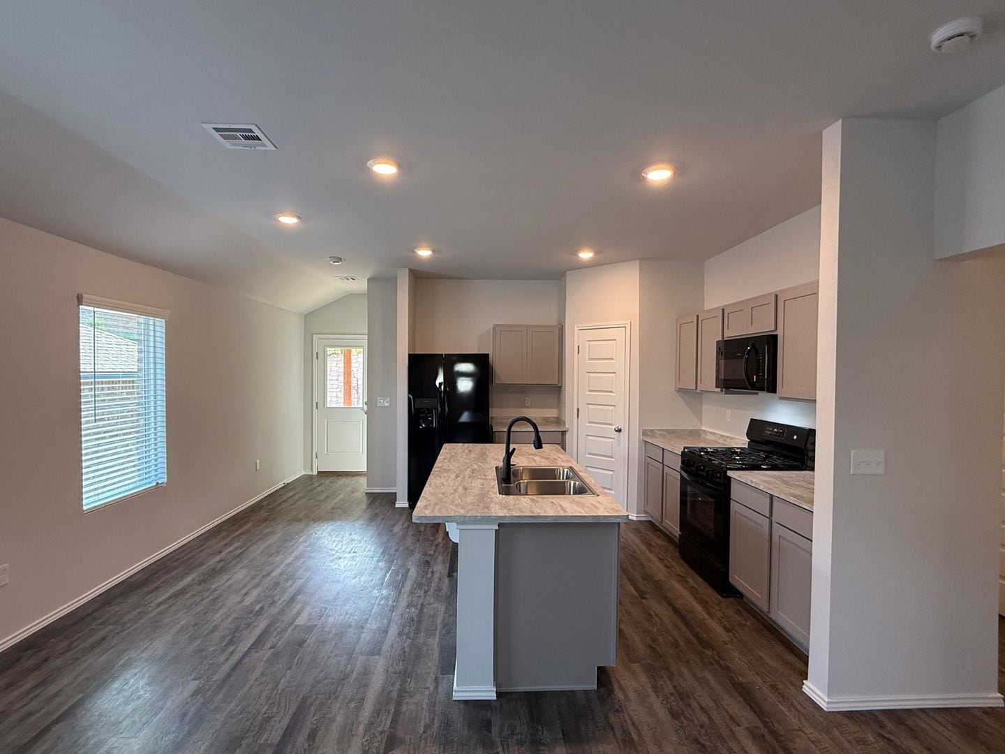 Building Photo - 9516 Gray Wolf Ln