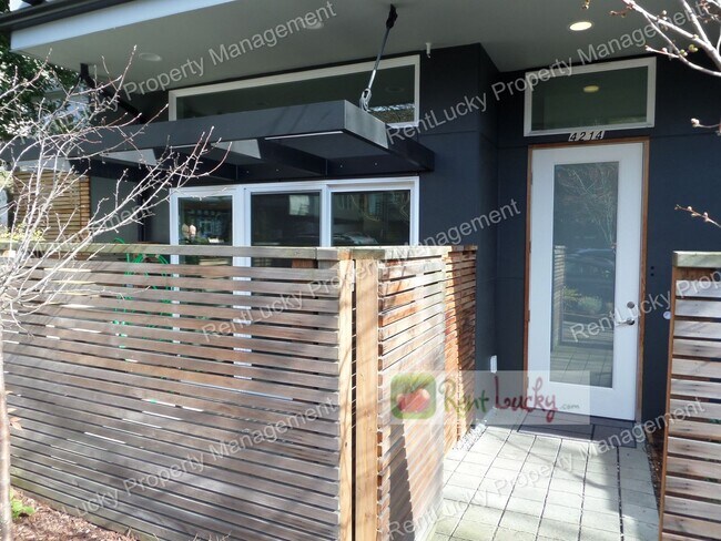 Building Photo - Spectacular VIEW 2 Bedroom+Den Townhome, Zoned For Residential & Commercial Use! Live and Work in...