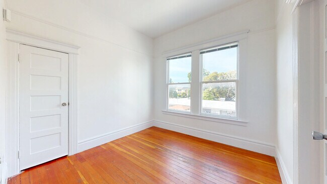 Building Photo - 1233 Laguna St