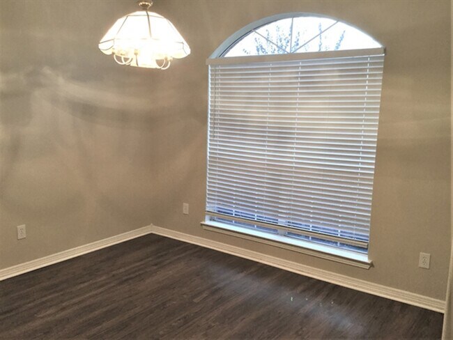 Building Photo - 2213 Perkins Crossing Dr