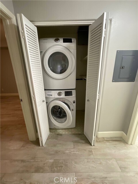 Building Photo - 13044 Pacific Promenade