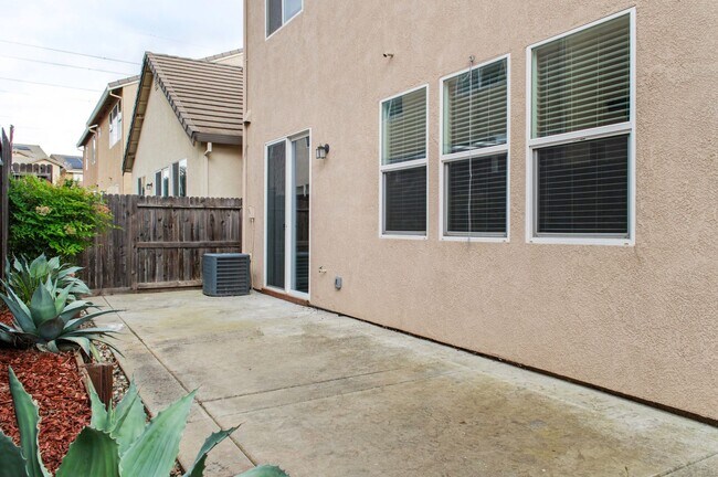 Building Photo - 3249 Torrance Ave