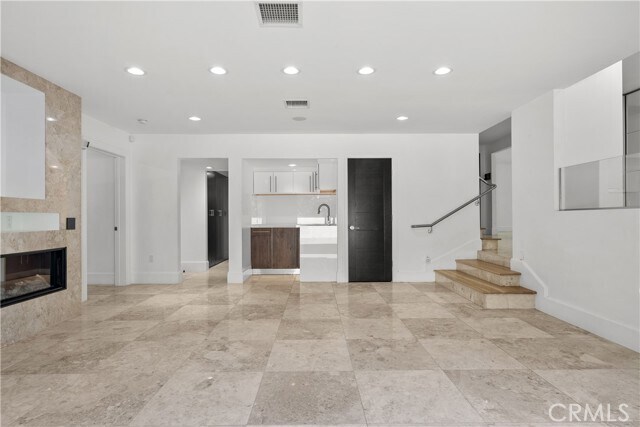 Building Photo - 16544 Park Ln Dr