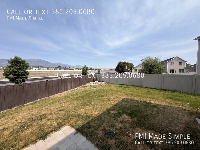 Building Photo - 3621 Sparrow Ln