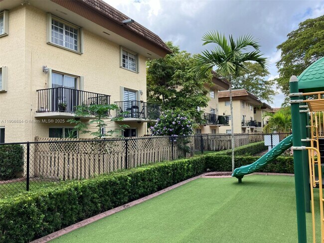 Building Photo - 8500 SW 109th Ave