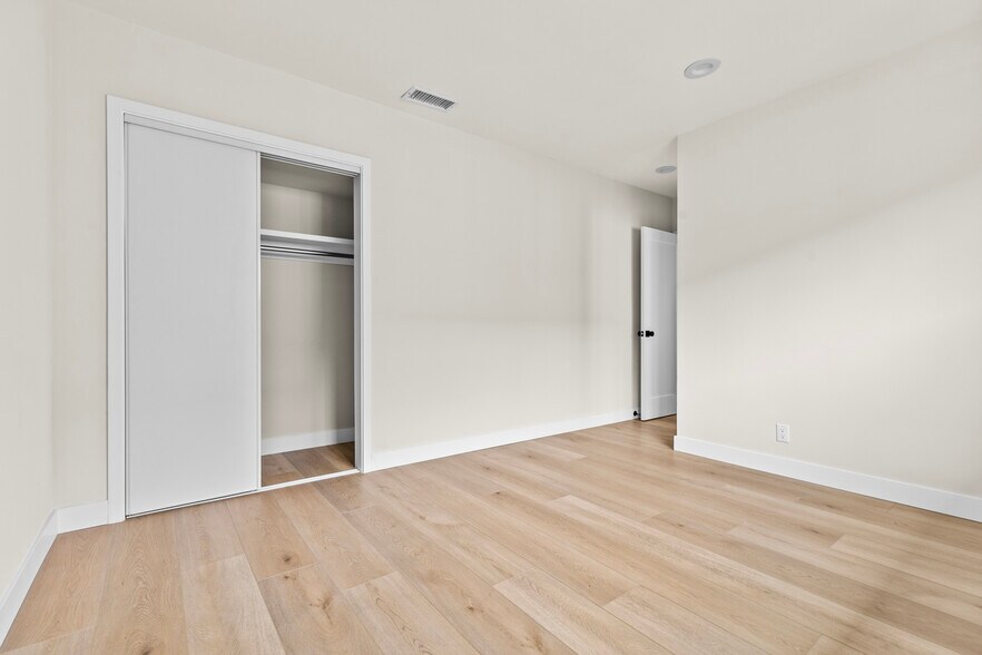 Building Photo - 6921 Bluebell Ave