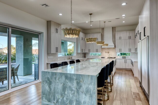 Building Photo - Stunning Green Valley, Guard Gated Community, Pool Home!