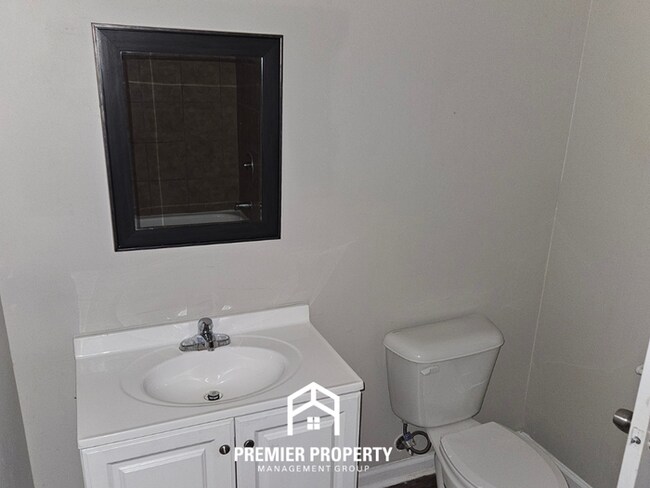 Building Photo - Charming 3-Bedroom Memphis Home with Vaulted Ceilings & Brick Fireplace