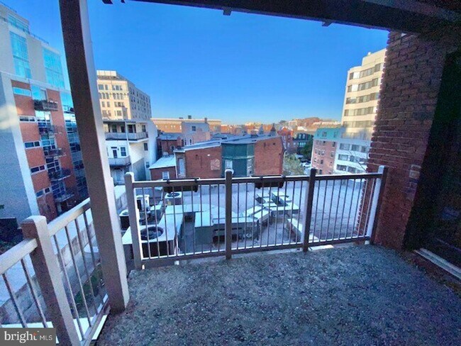 Building Photo - 1124 10th St NW