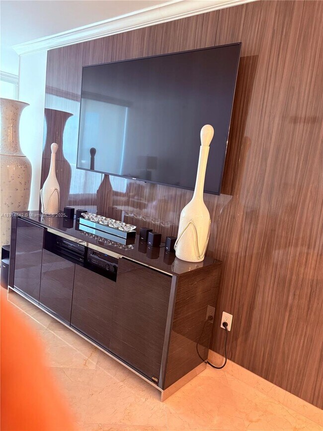 Building Photo - 4779 Collins Ave