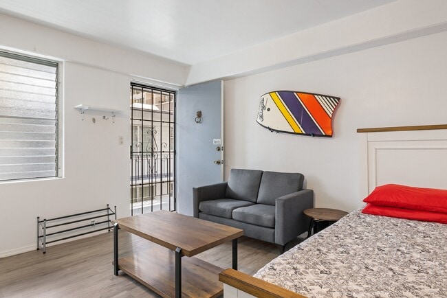 Building Photo - Fully Furnished Studio, 1 Bath. NO parking. Electric water and sewer are included in the rent.