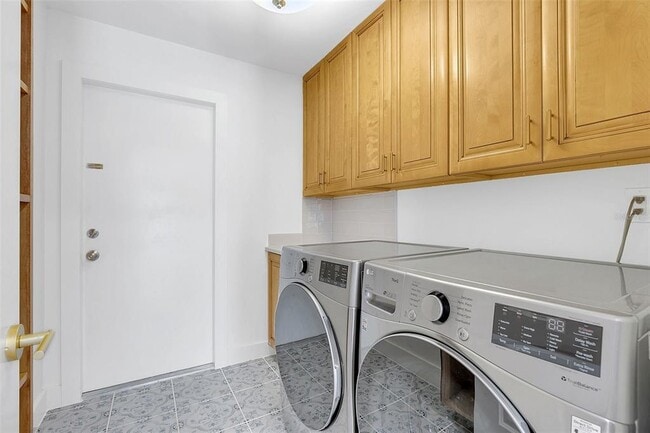 Building Photo - 1640 Palm Ave