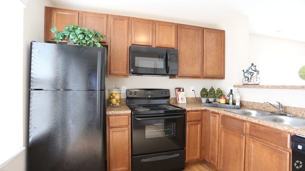 Kitchen - Traditions At Worthington Wood Apartments