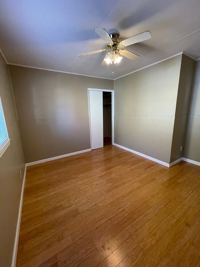 Building Photo - MOVE IN READY - Vinton Neighborhood