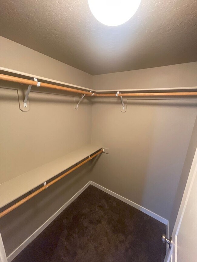 Building Photo - Beautiful 3 Bedroom on Large Corner Lot!