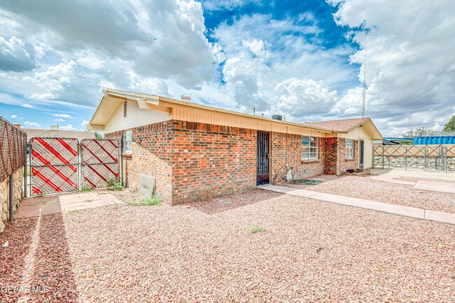 Building Photo - 3008 Gaston Dr