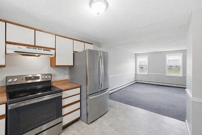 Building Photo - 146 Hecla St