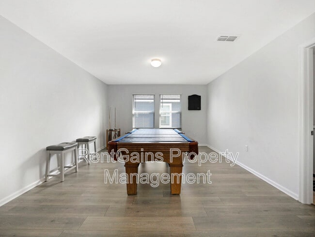 Primary Photo - 597 Meadow Ridge Dr