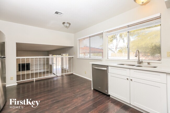 Building Photo - 3775 Duneville St