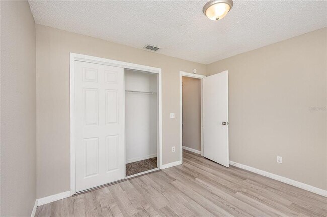 Building Photo - 3846 Long Grove Ln