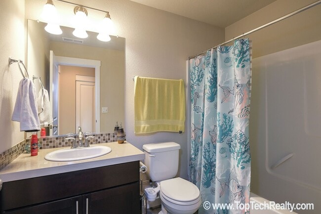 Building Photo - Outstanding 45 Central home with 3BR + Den / 2.5BA, Amazing upscale features, Across from Nike Wo...