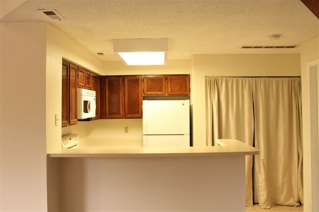 Building Photo - Huge 1 bedroom Condo With Loft, Walking Distance From Belmar! Available Mid July!!
