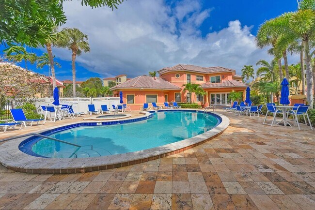 Building Photo - 200 Uno Lago Dr