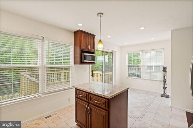 Building Photo - 11070 Clovertree Ct