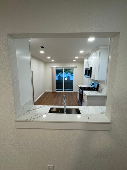 Kitchen/Dining - 4903 Cowell Blvd