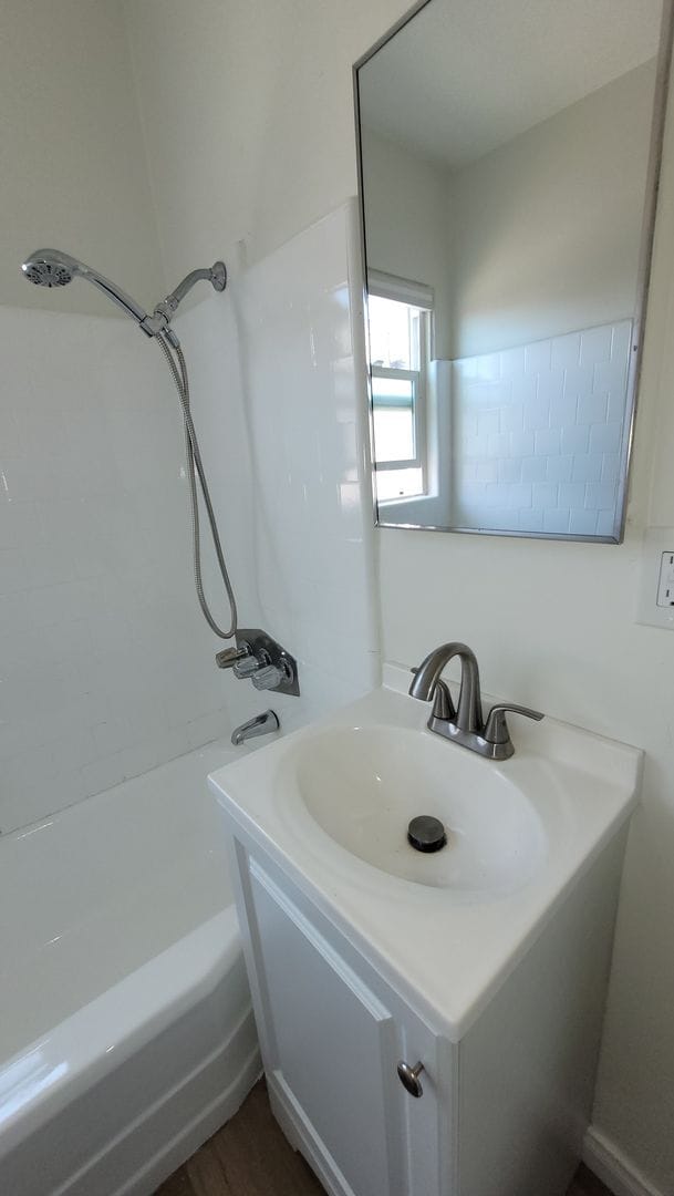 Building Photo - Newly Renovated Home