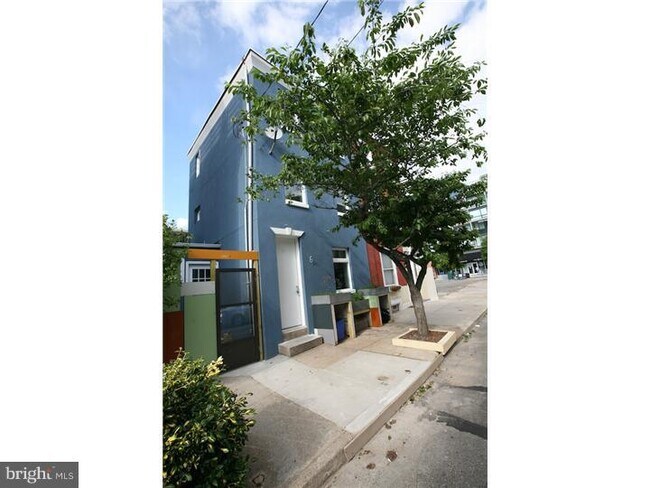 Building Photo - 209 W Wildey St